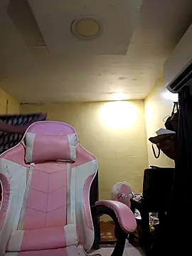 Luna Moonfang online show from April 24, 2026, 8:44 pm