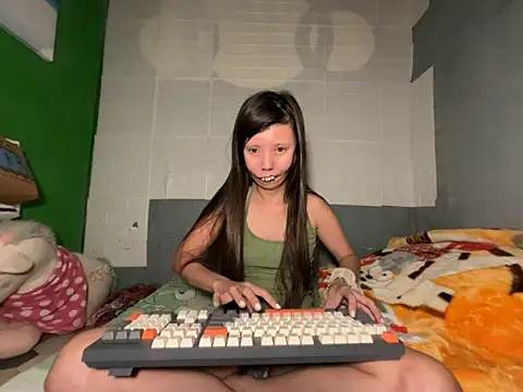 lady moon09 online show from April 5, 2026, 8:28 pm