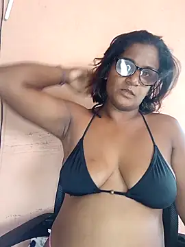 indianstrawberrylips4u online show from April 1, 2026, 12:39 pm