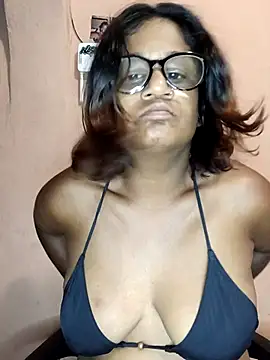 indianstrawberrylips4u online show from April 14, 2026, 7:31 pm