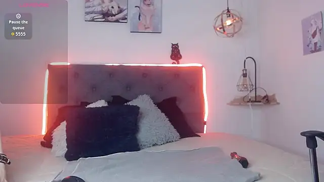 CHERRY DARCK online show from April 14, 2026, 3:40 pm