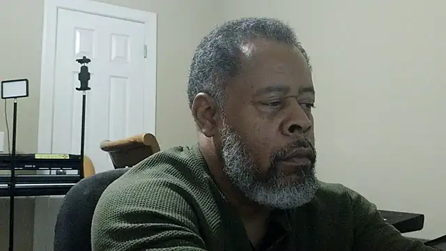 Snapshot of Cleozevo1961 chatting on March 3, 2026, 8:48 pm Cleozevo1961 online show from March 3, 2026, 8:48 pm