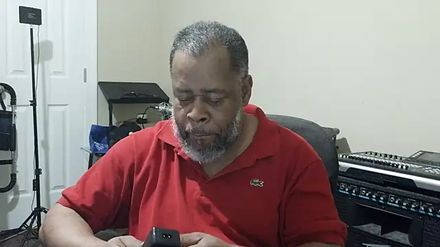 Cleozevo1961 online show from April 14, 2026, 12:11 pm