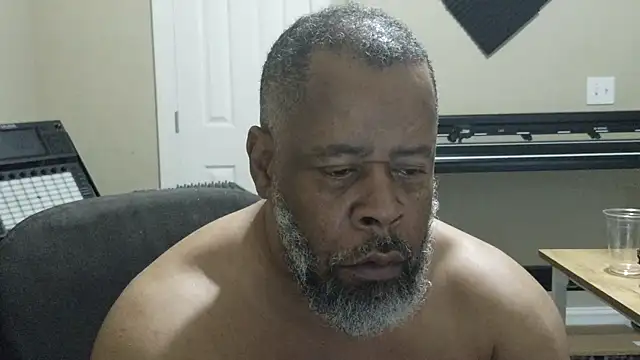 Cleozevo1961 online show from May 28, 2026, 11:40 am