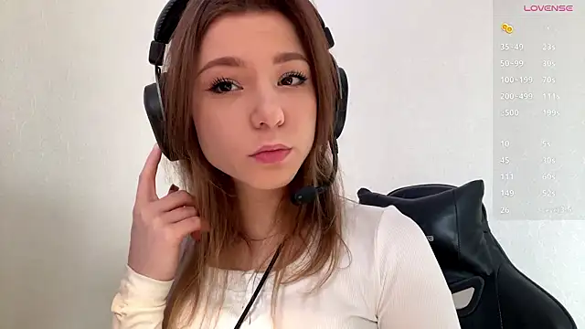 Snapshot of aera_elese chatting on February 19, 2026, 8:43 am aera elese online show from February 19, 2026, 8:43 am