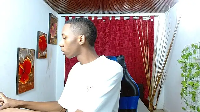 Snapshot of milo018 chatting on May 5, 2026, 2:03 pm milo018 online show from May 5, 2026, 2:03 pm