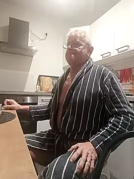 olivbisoumis online show from February 21, 2026, 5:41 am