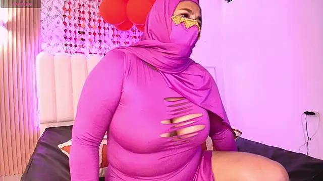 Snapshot of Nadia_Privee chatting on February 19, 2026, 6:37 pm Nadia Privee online show from February 19, 2026, 6:37 pm