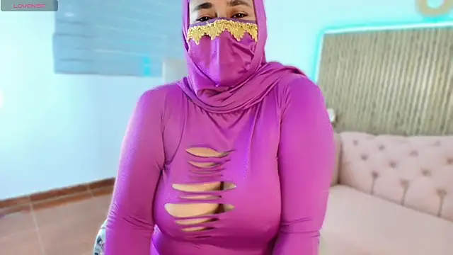 Snapshot of Nadia_Privee chatting on February 20, 2026, 5:13 pm Nadia Privee online show from February 20, 2026, 5:13 pm