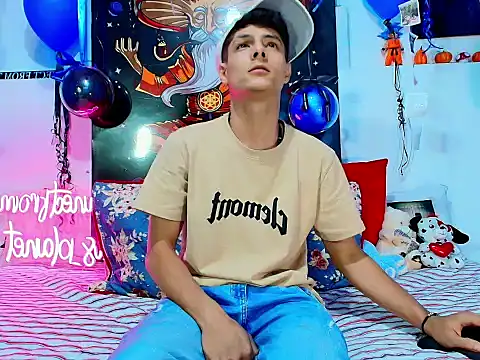 Snapshot of Eliassalvatore_ chatting on March 4, 2026, 12:38 am Eliassalvatore online show from March 4, 2026, 12:38 am