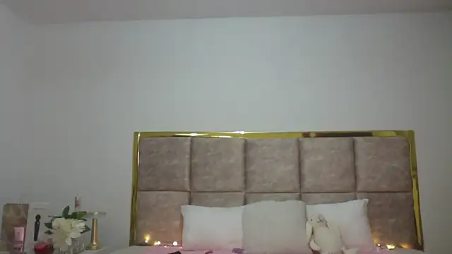 RebecaPalmer online show from March 15, 2026, 5:35 am