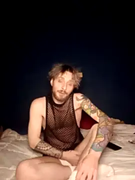 Snapshot of Magikmike94 chatting on February 18, 2026, 10:28 pm Magikmike94 online show from February 18, 2026, 10:28 pm