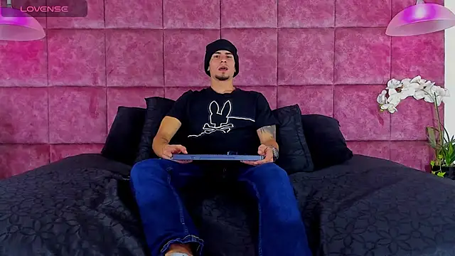 Snapshot of SharonTygaX chatting on February 19, 2026, 4:19 am SharonTygaX online show from February 19, 2026, 4:19 am