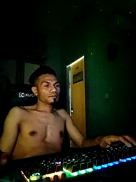 Snapshot of UcEng_Lab chatting on March 9, 2026, 7:29 pm UcEng Lab online show from March 9, 2026, 7:29 pm