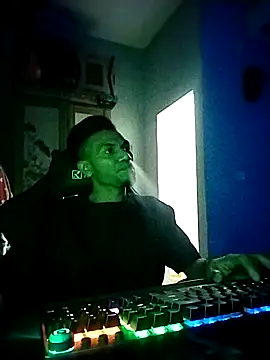 Snapshot of UcEng_Lab chatting on March 11, 2026, 5:30 pm UcEng Lab online show from March 11, 2026, 5:30 pm