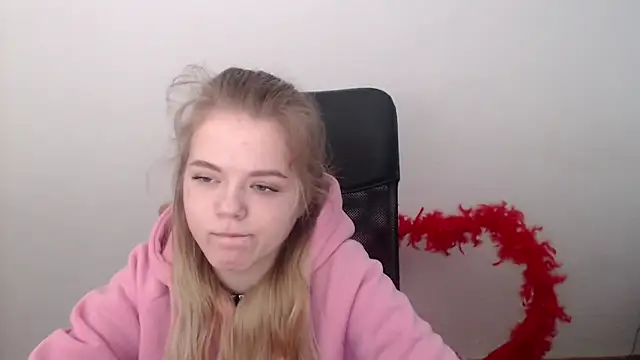 Snapshot of FoxiLana chatting on February 19, 2026, 8:10 am FoxiLana online show from February 19, 2026, 8:10 am