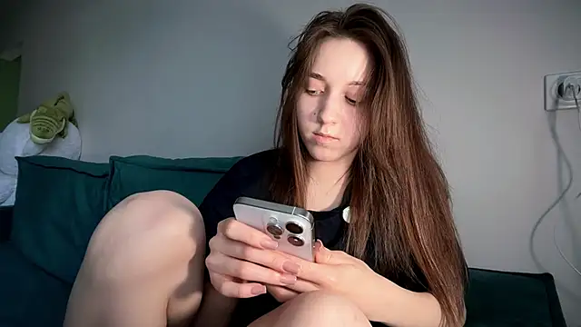 Snapshot of monnymoonn chatting on February 25, 2026, 9:08 am monnymoonn online show from February 25, 2026, 9:08 am