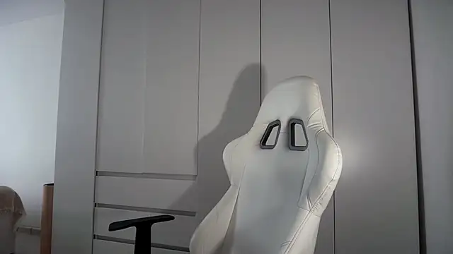 Snapshot of monnymoonn chatting on March 8, 2026, 8:40 am monnymoonn online show from March 8, 2026, 8:40 am