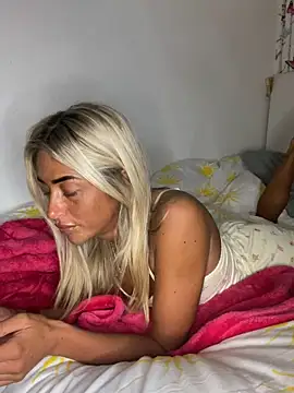 Snapshot of ScarlettGold_ chatting on April 24, 2026, 4:48 am ScarlettGold online show from April 24, 2026, 4:48 am