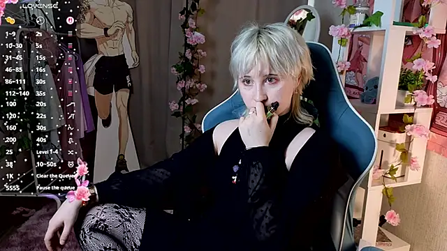 Snapshot of May_leaf chatting on February 20, 2026, 3:14 am May leaf online show from February 20, 2026, 3:14 am