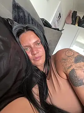 Destinylovex online show from April 9, 2026, 7:47 am