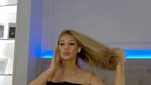 LynnAngel online show from June 13, 2026, 4:49 pm