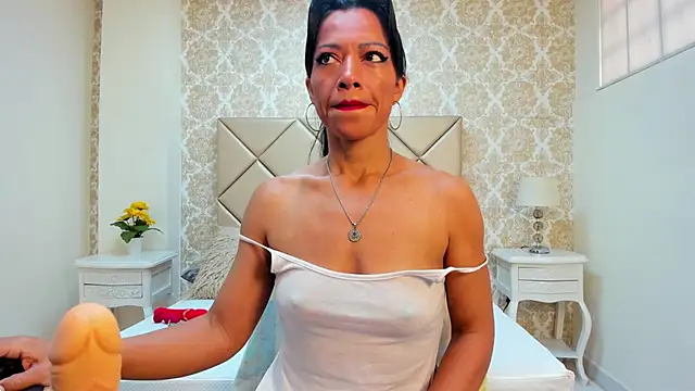 Snapshot of FernandaAvilax chatting on June 14, 2026, 5:04 pm FernandaAvilax online show from June 14, 2026, 5:04 pm