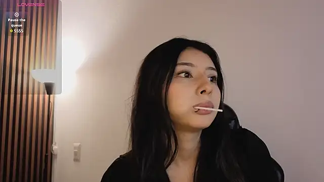 chloe bluee  online show from March 23, 2026, 1:26 pm