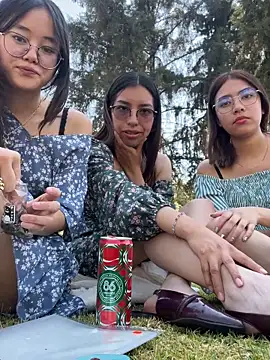 mila699  online show from February 19, 2026, 8:05 pm