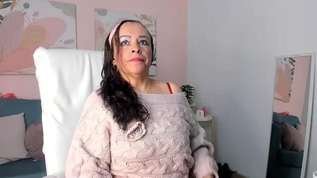 Ivonne 4 online show from June 19, 2026, 1:26 pm