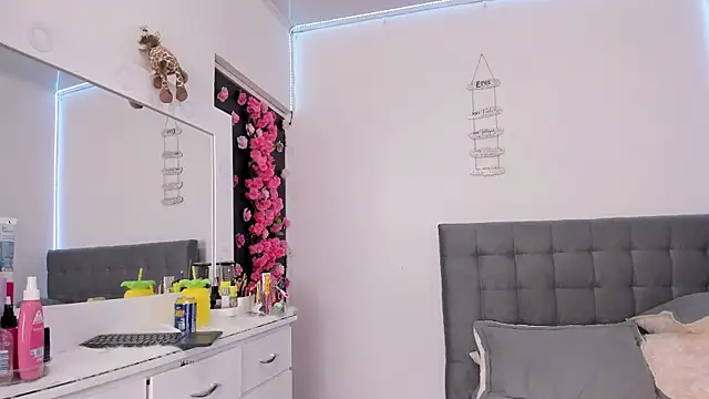 Ariana-Cobos online show from April 2, 2026, 9:23 pm