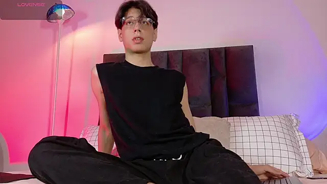 lui x dust online show from May 9, 2026, 3:23 am