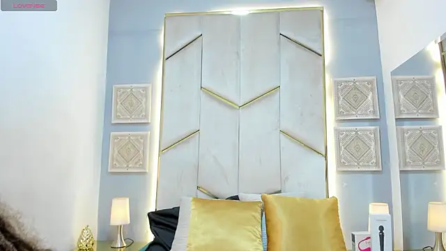 Snapshot of KarinaaCoxx chatting on March 4, 2026, 12:44 pm KarinaaCoxx online show from March 4, 2026, 12:44 pm