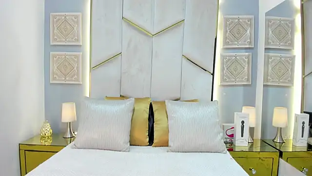 Snapshot of KarinaaCoxx chatting on April 15, 2026, 12:56 pm KarinaaCoxx online show from April 15, 2026, 12:56 pm