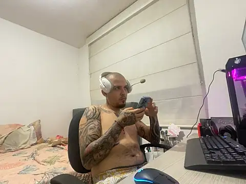 Snapshot of Maximo_Garcia17 chatting on February 21, 2026, 2:01 am Maximo Garcia17 online show from February 21, 2026, 2:01 am