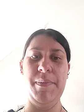 LunaDamasco online show from April 1, 2026, 6:05 pm