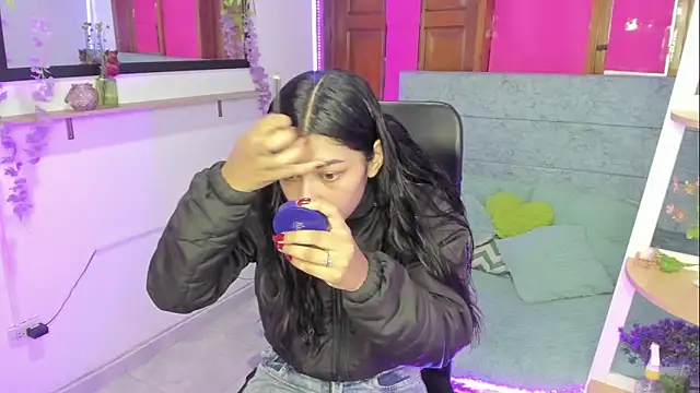 Aysha winxs online show from March 21, 2026, 3:22 am