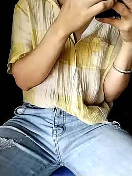 ngocbao11 online show from April 13, 2026, 1:44 am