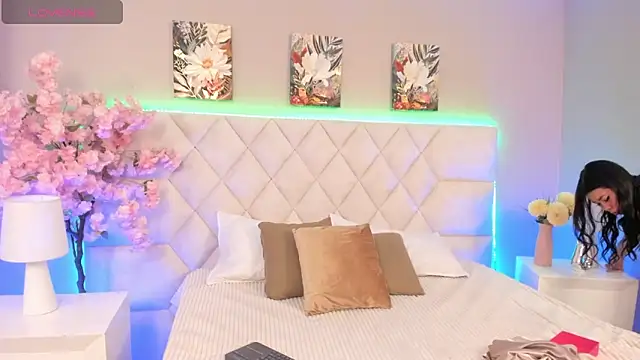 Bianca Monroe  online show from April 1, 2026, 8:28 pm