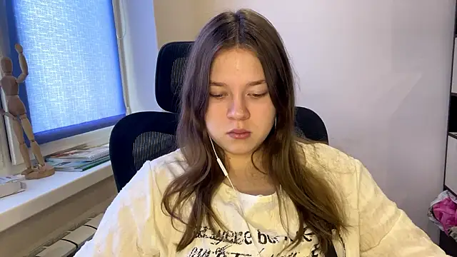 Snapshot of TomikoPfau chatting on March 6, 2026, 7:49 am TomikoPfau online show from March 6, 2026, 7:49 am