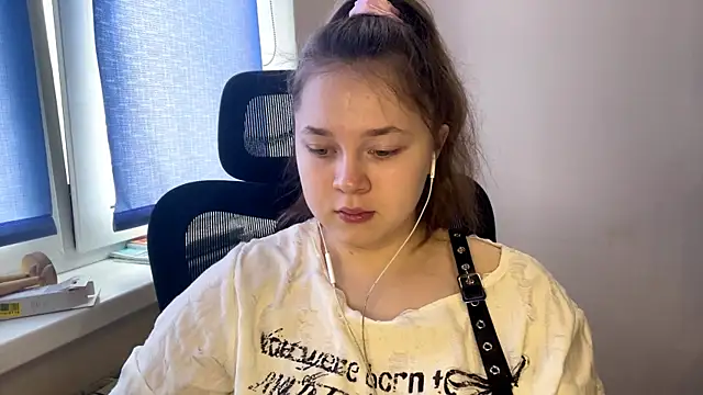 Snapshot of TomikoPfau chatting on March 7, 2026, 7:49 am TomikoPfau online show from March 7, 2026, 7:49 am