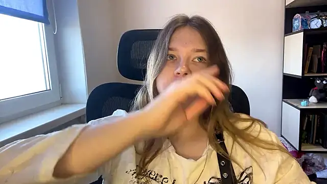 Snapshot of TomikoPfau chatting on March 30, 2026, 8:15 am TomikoPfau online show from March 30, 2026, 8:15 am