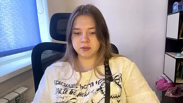 Snapshot of TomikoPfau chatting on March 31, 2026, 7:42 am TomikoPfau online show from March 31, 2026, 7:42 am