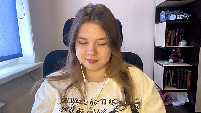 Snapshot of TomikoPfau chatting on April 1, 2026, 7:53 am TomikoPfau online show from April 1, 2026, 7:53 am