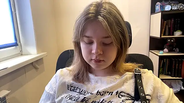 Snapshot of TomikoPfau chatting on April 11, 2026, 7:45 am TomikoPfau online show from April 11, 2026, 7:45 am