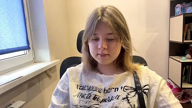 Snapshot of TomikoPfau chatting on April 12, 2026, 5:12 am TomikoPfau online show from April 12, 2026, 5:12 am