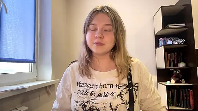 Snapshot of TomikoPfau chatting on April 13, 2026, 2:22 pm TomikoPfau online show from April 13, 2026, 2:22 pm