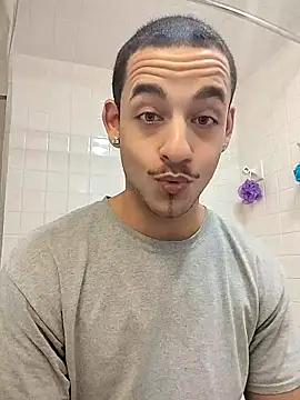 momo0208 online show from March 5, 2026, 10:28 pm