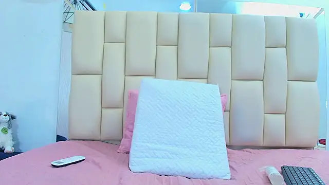 Lana Sliim online show from February 26, 2026, 12:15 pm