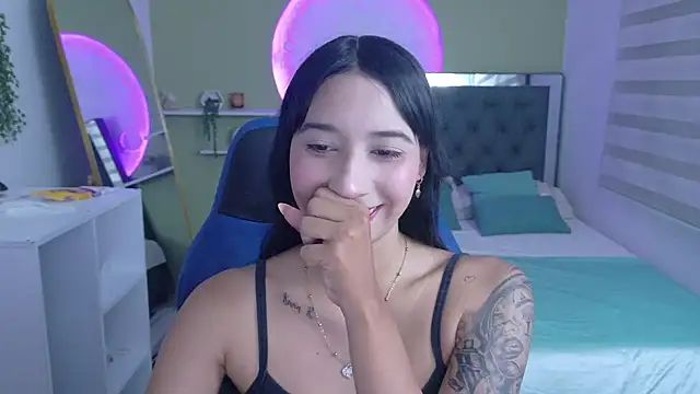 ivvoncute online show from July 8, 2026, 1:21 am